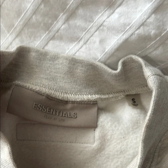 Essentials Crewneck - Picture 5 of 6